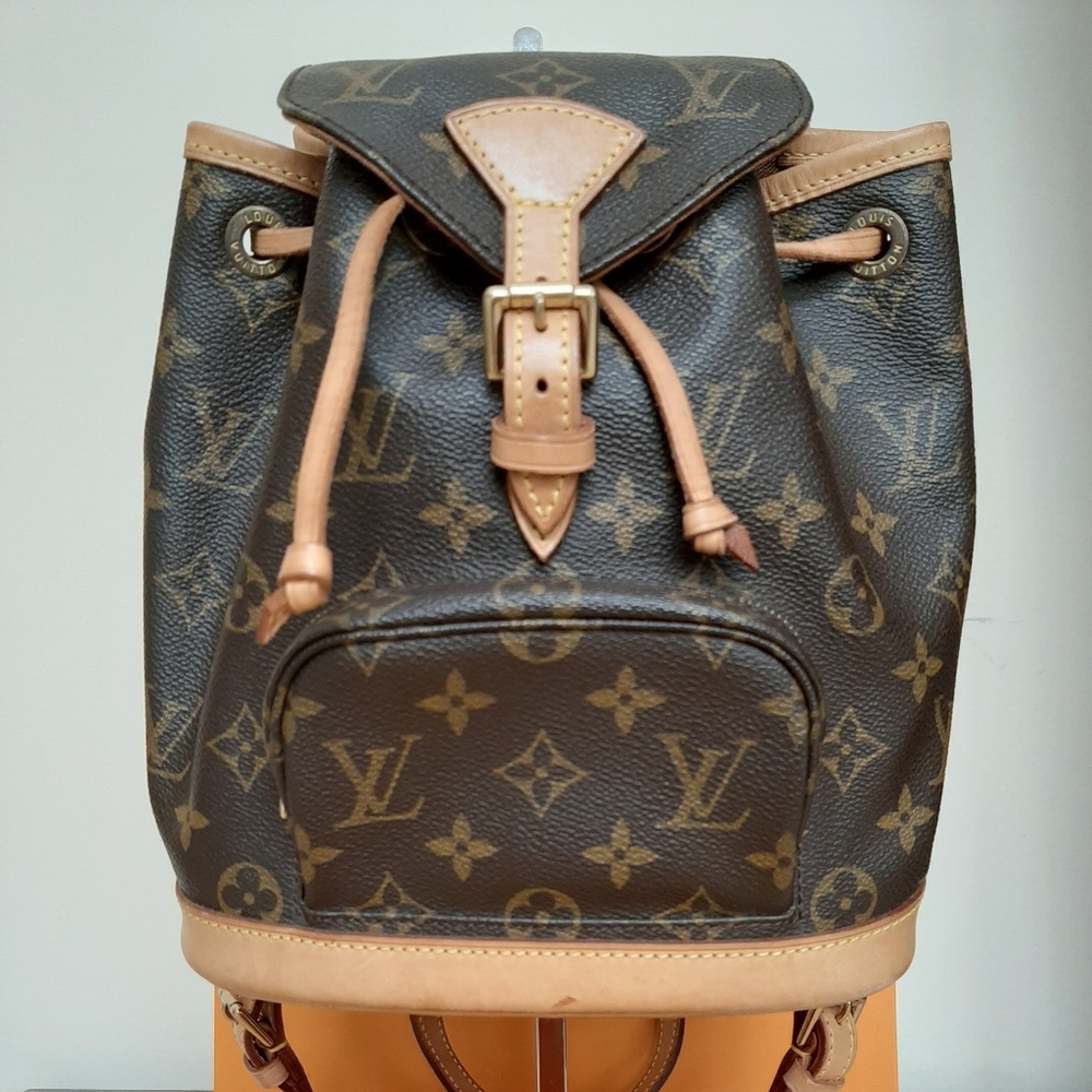 Louis Vuitton backpack Part 2/2 listing.